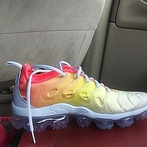 Nike..AIR VAPORMAX PLUS